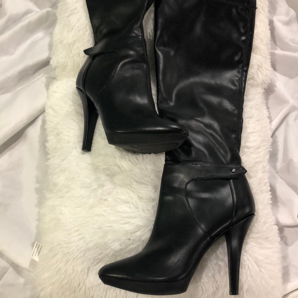 Knee high strechy boots